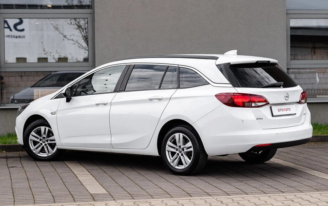 Opel Astra cena 39900 przebieg: 182000, rok produkcji 2017 z Radom małe 704